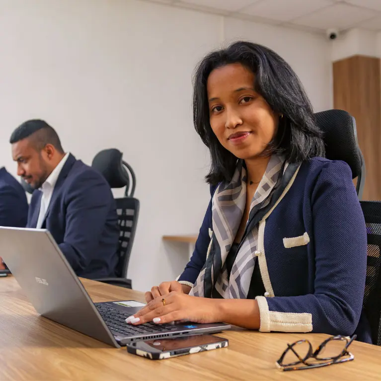 Notre équipe malgache se compose de spécialistes en ressources humaines, en comptabilité et en ingénierie juridique